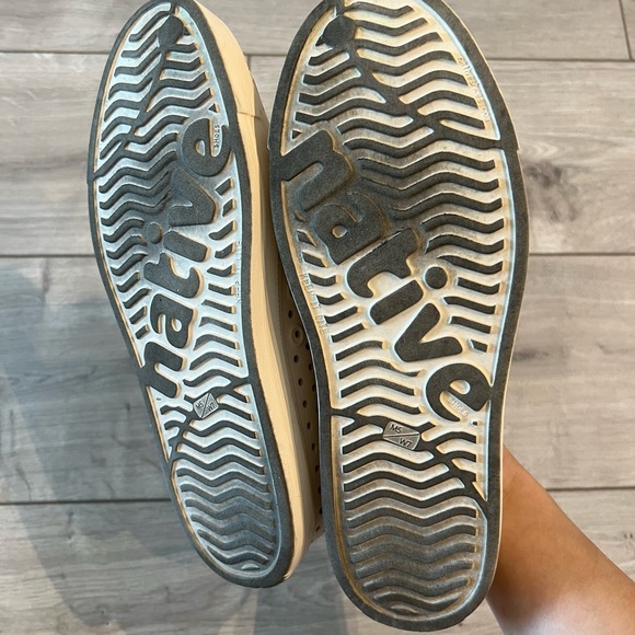 Native Women’s 7 - Picture 2 of 3